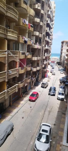 العصافره بحري بتشوف البحر دور ثالث اسانسير تلات غرف وحمامين